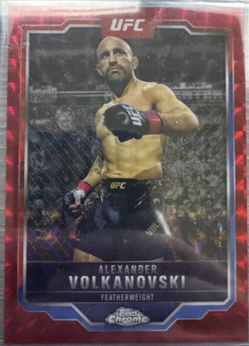 Alexander Volkanovski 2025 Topps Chrome UFC Base #18 Red Refractor