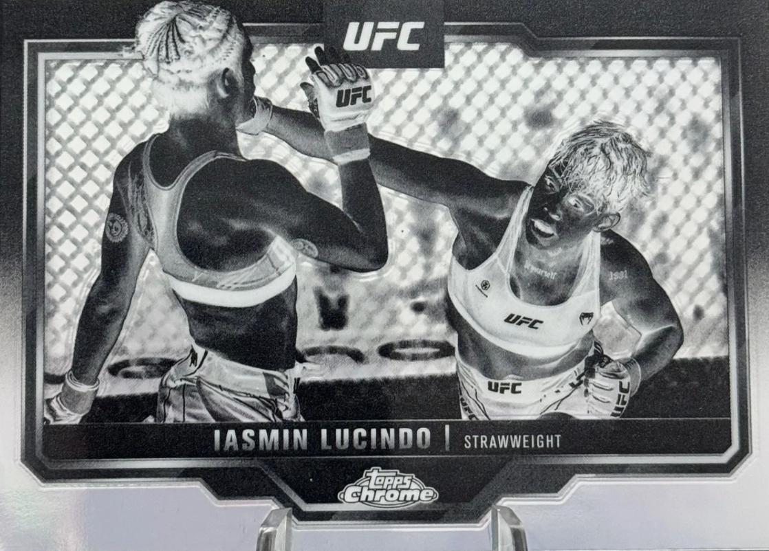 Iasmin Lucindo 2025 Topps Chrome UFC Base #130 Negative Refractor