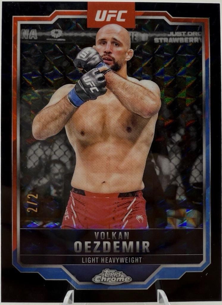 Volkan Oezdemir 2025 Topps Chrome UFC Base #193 Black Geometric Refractor
