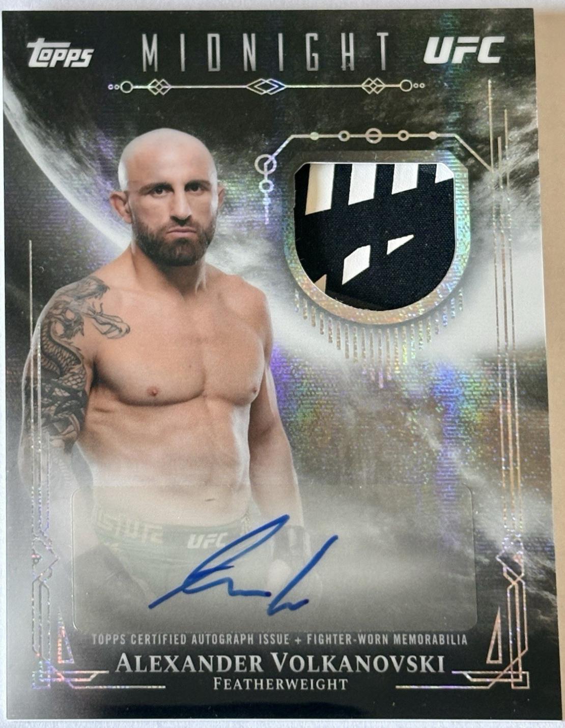 Alexander Volkanovski 2026 Topps Midnight UFC Relic Autographs #VRA-AV Midnight