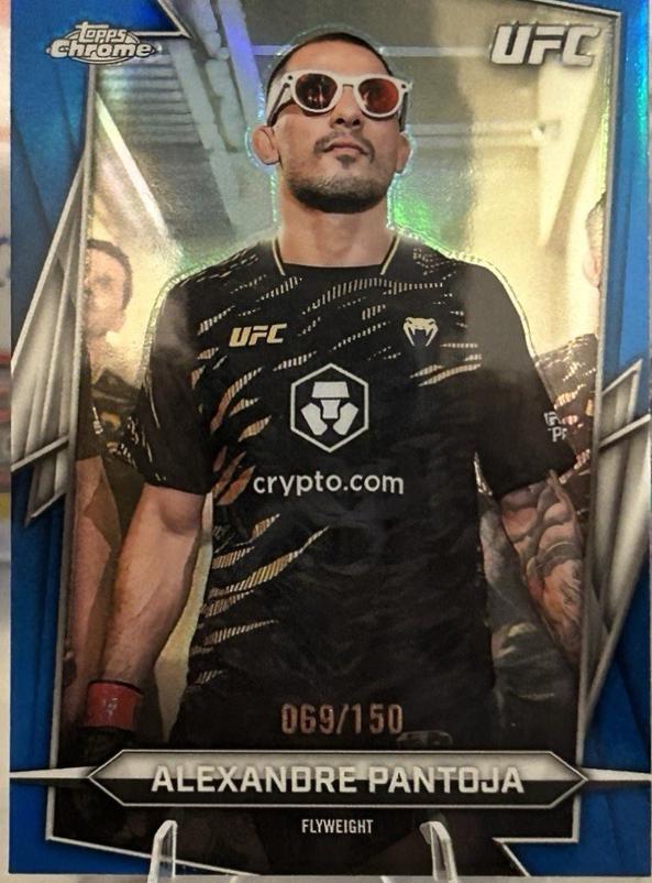 Alexandre Pantoja 2026 Topps Chrome UFC Base #40 Blue Refractor