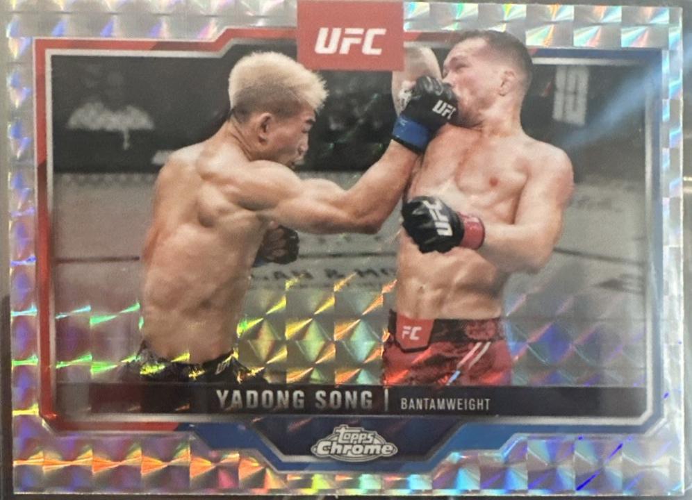 Song Yadong 2025 Topps Chrome UFC Base #38 Geometric Refractor