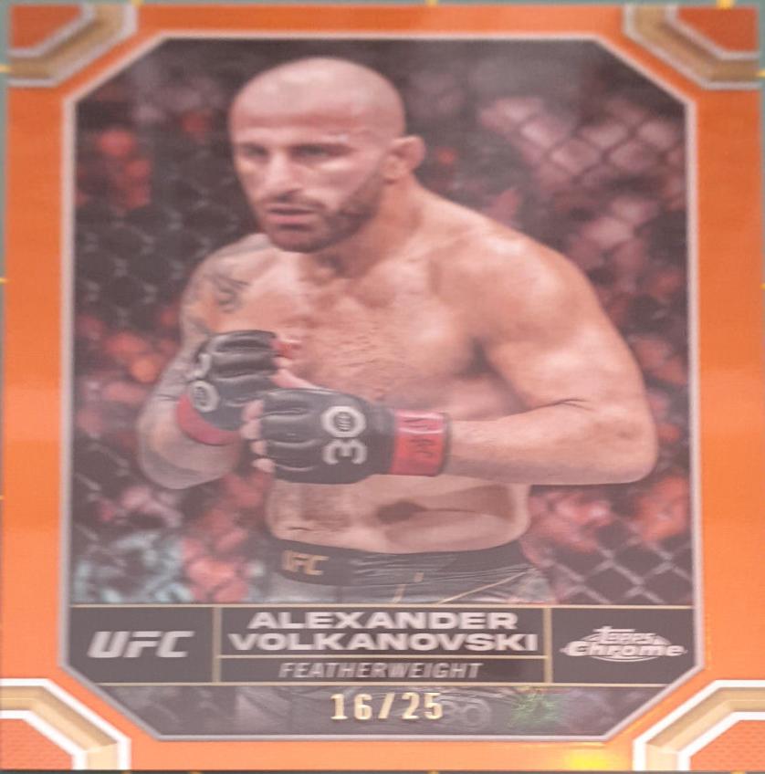 Alexander Volkanovski 2024 Topps Chrome UFC Base #7 Orange Refractor