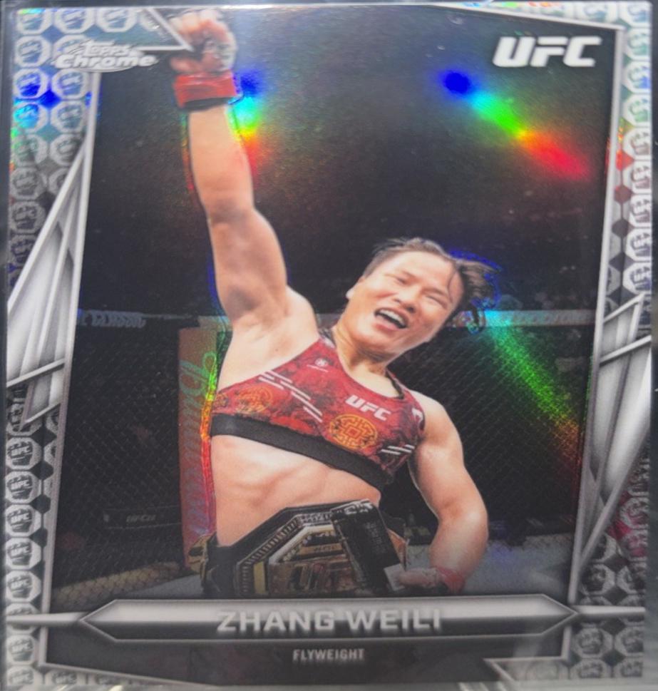 Zhang Weili 2026 Topps Chrome UFC Base #20 UFC Glove Refractor