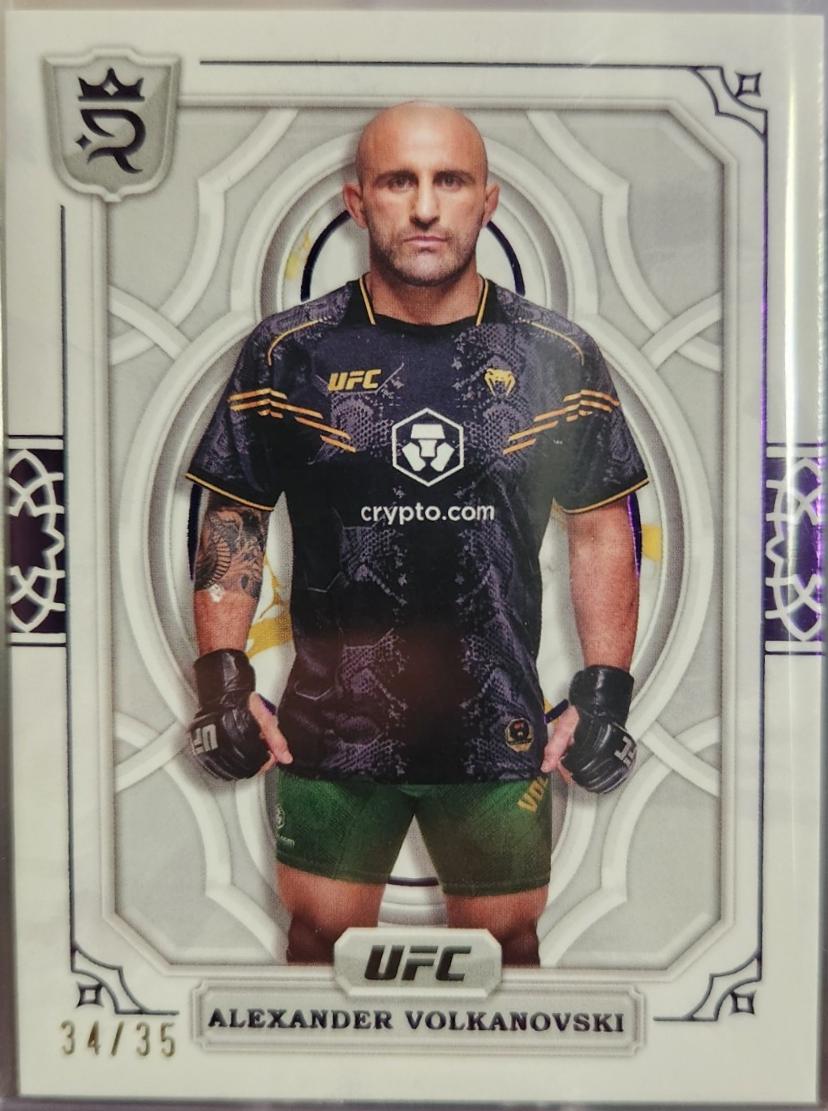 Alexander Volkanovski 2024 Topps Royalty UFC Base #8 Purple