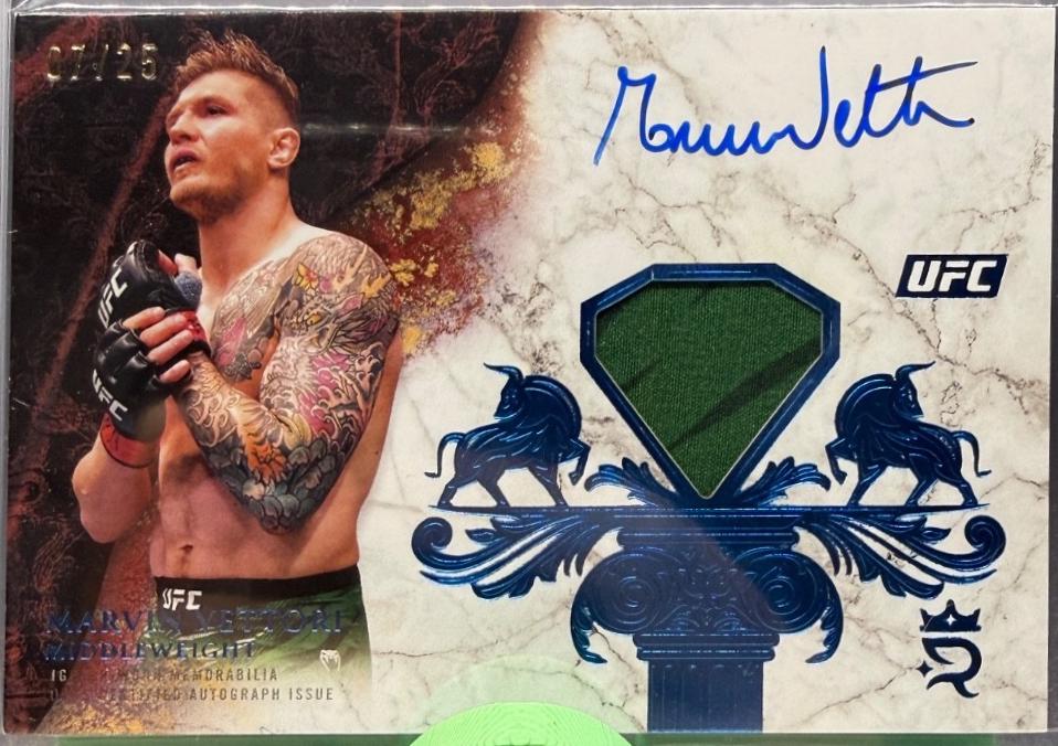 Marvin Vettori 2025 Topps Royalty UFC Royalty Relic Signatures #RYR-MV Blue
