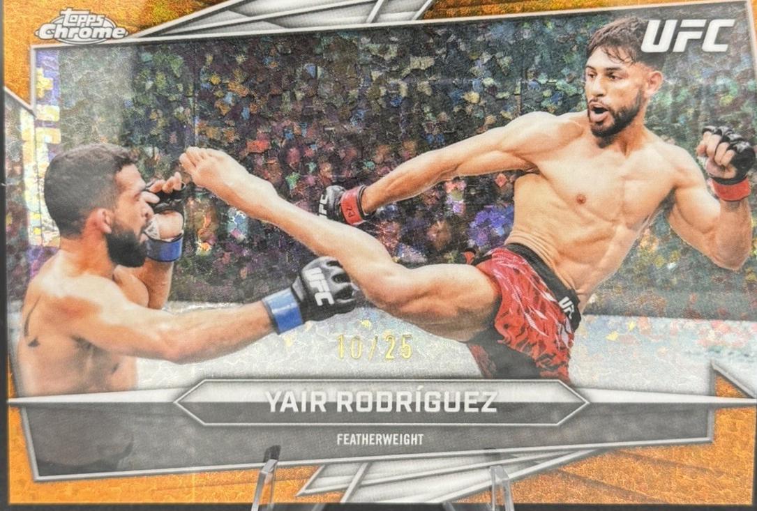 Yair Rodríguez 2026 Topps Chrome UFC Base #153 Orange Geometric Refractor