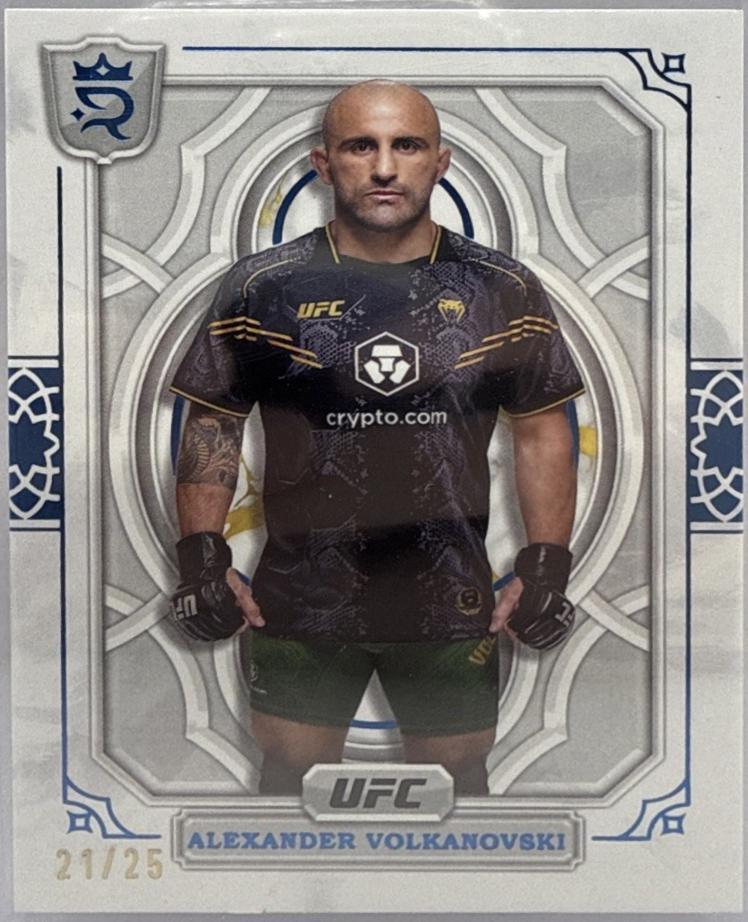 Alexander Volkanovski 2024 Topps Royalty UFC Base #8 Blue