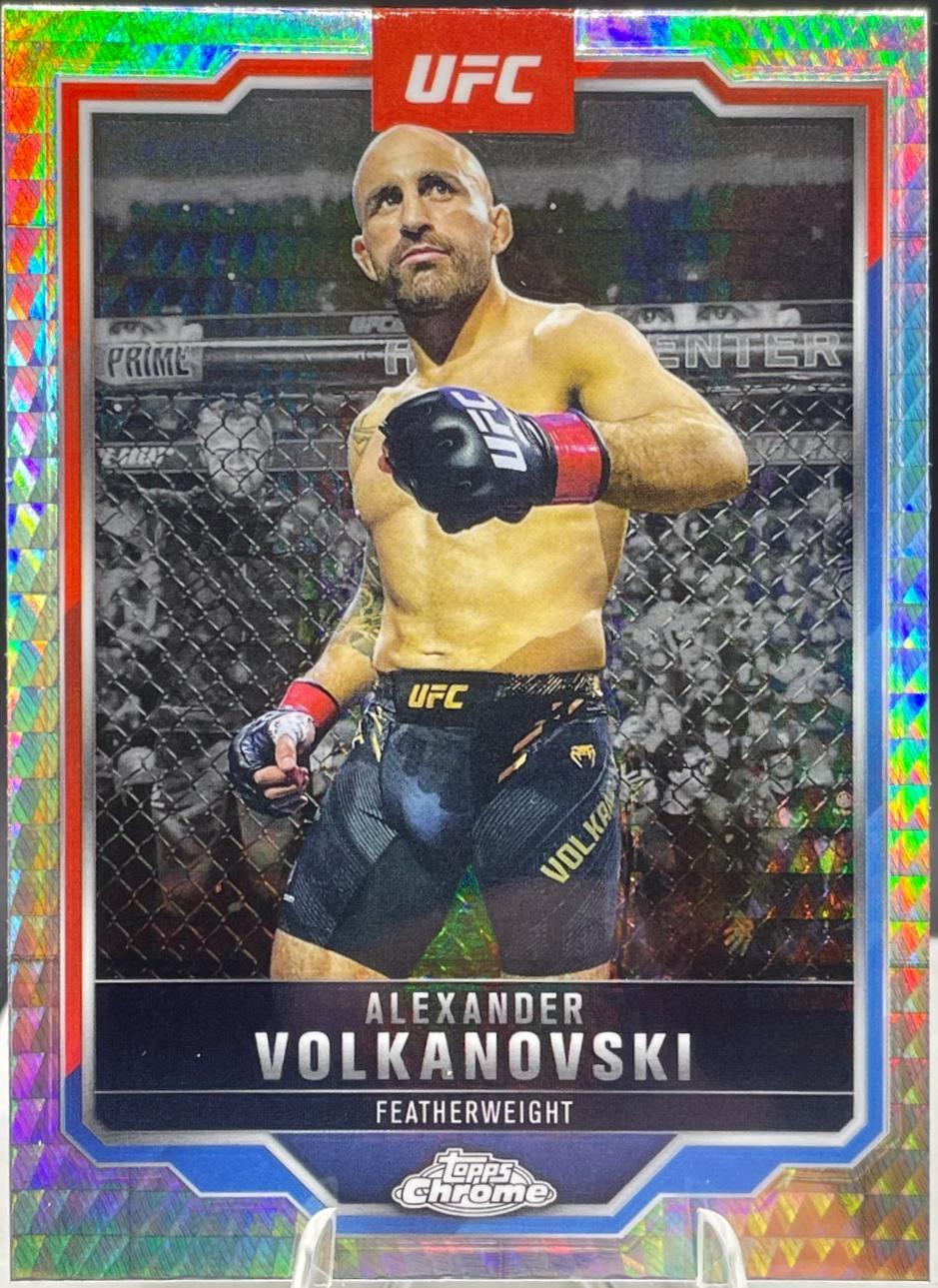Alexander Volkanovski 2025 Topps Chrome UFC Base #18 Prism Refractor
