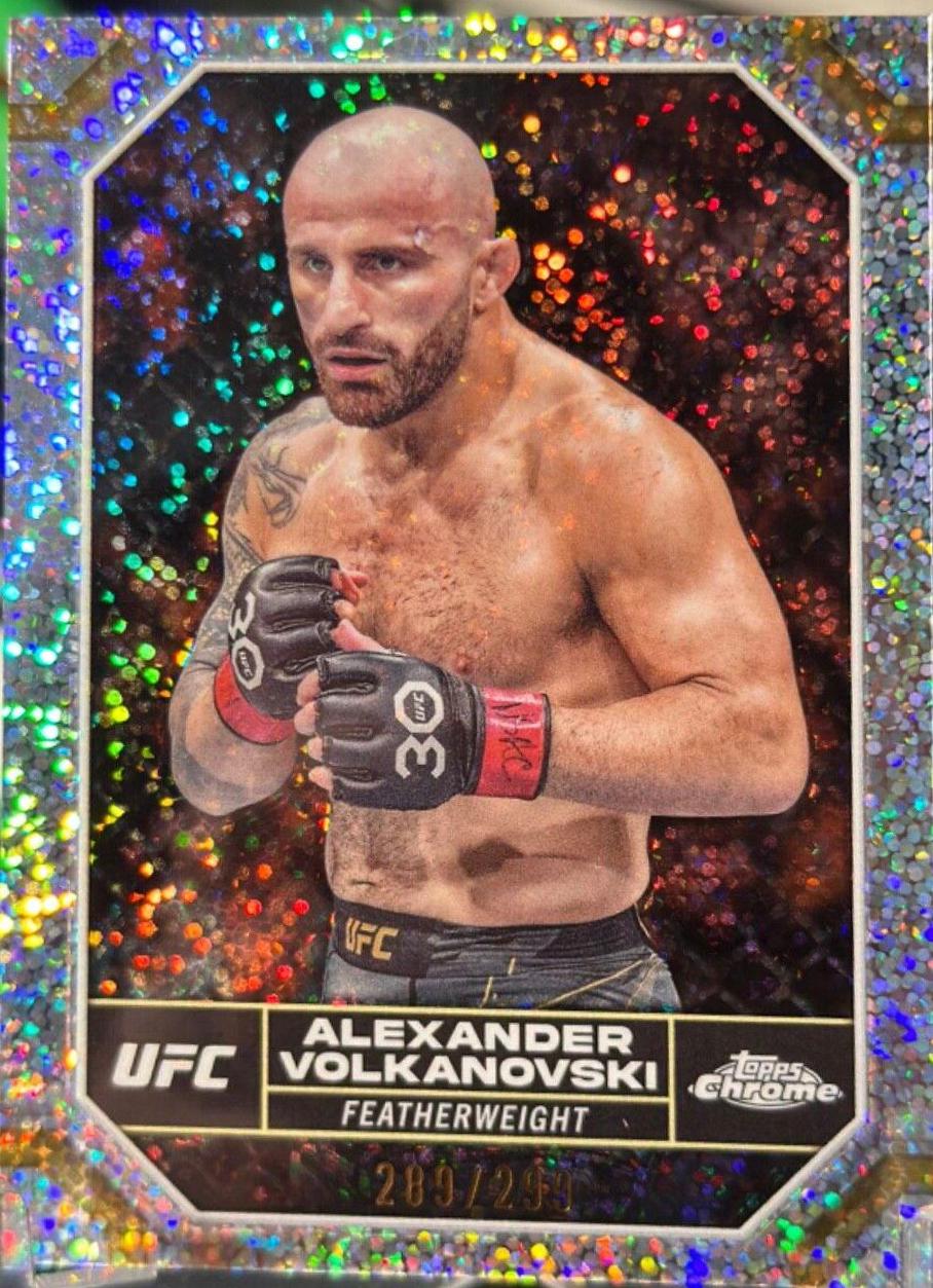 Alexander Volkanovski 2024 Topps Chrome UFC Base #7 Speckle Refractor