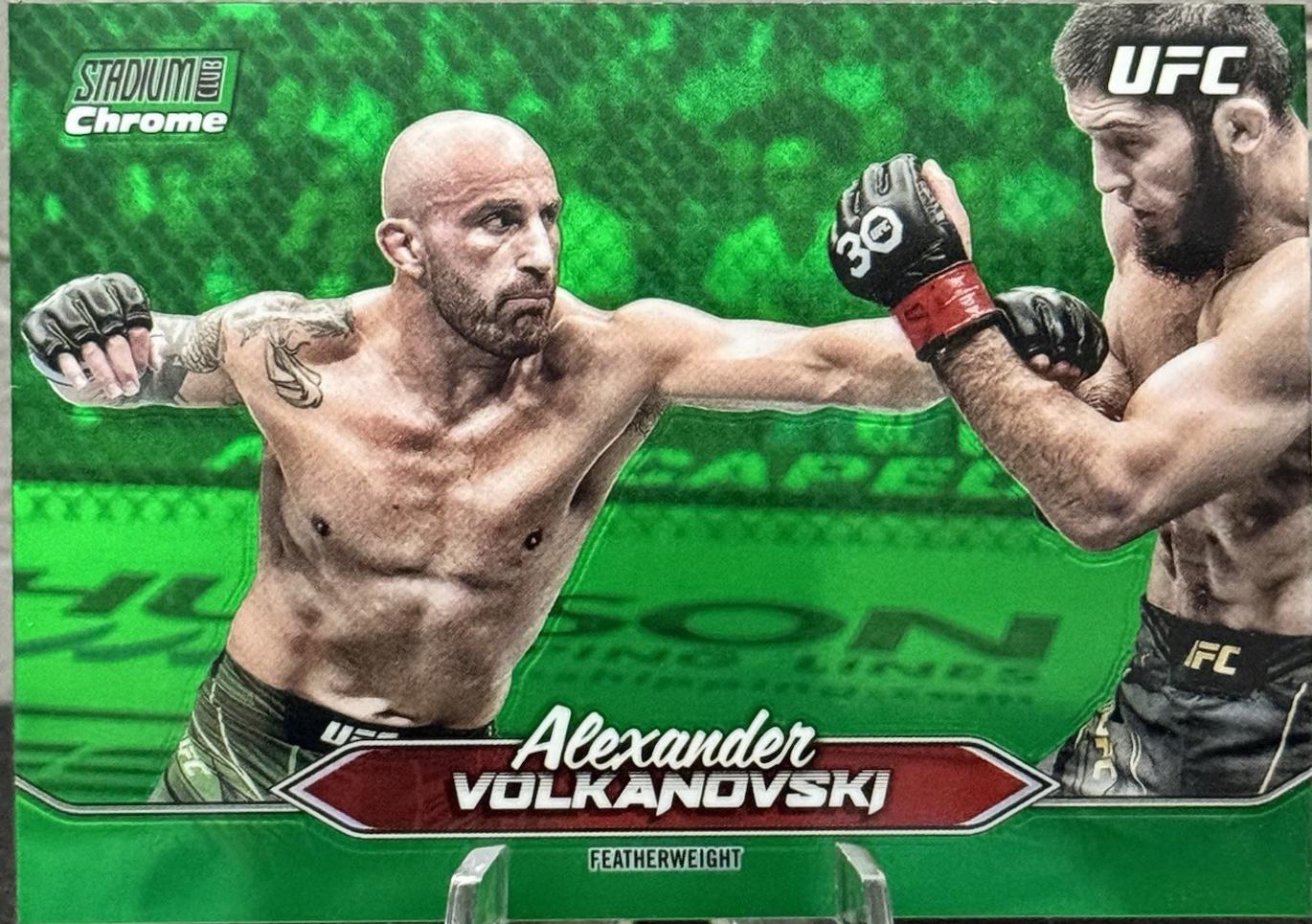 Alexander Volkanovski 2025 Topps Stadium Club UFC Base Chrome #C-14 Green Refractor