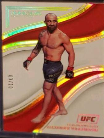 Alexander Volkanovski 2023 Panini Immaculate Collection UFC Base #17 Gold