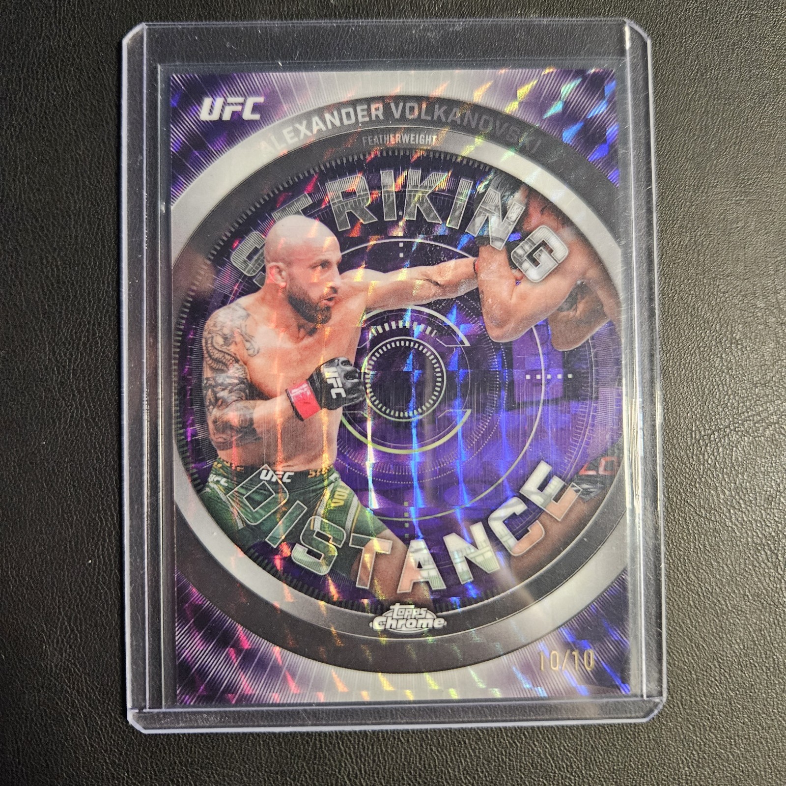 Alexander Volkanovski 2026 Topps Chrome UFC Striking Distance #SD-4 Black Refractor