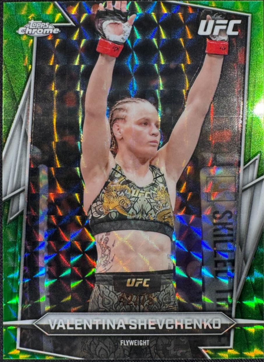 Valentina Shevchenko 2026 Topps Chrome UFC Base #3 Green Geometric Refractor