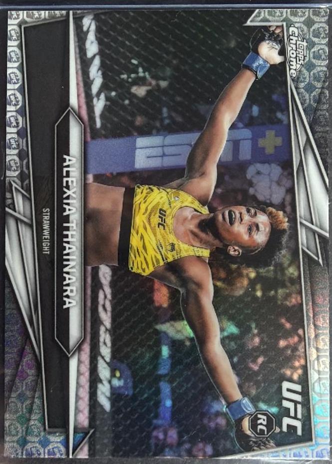 Alexia Thainara 2026 Topps Chrome UFC Base #191 UFC Glove Refractor