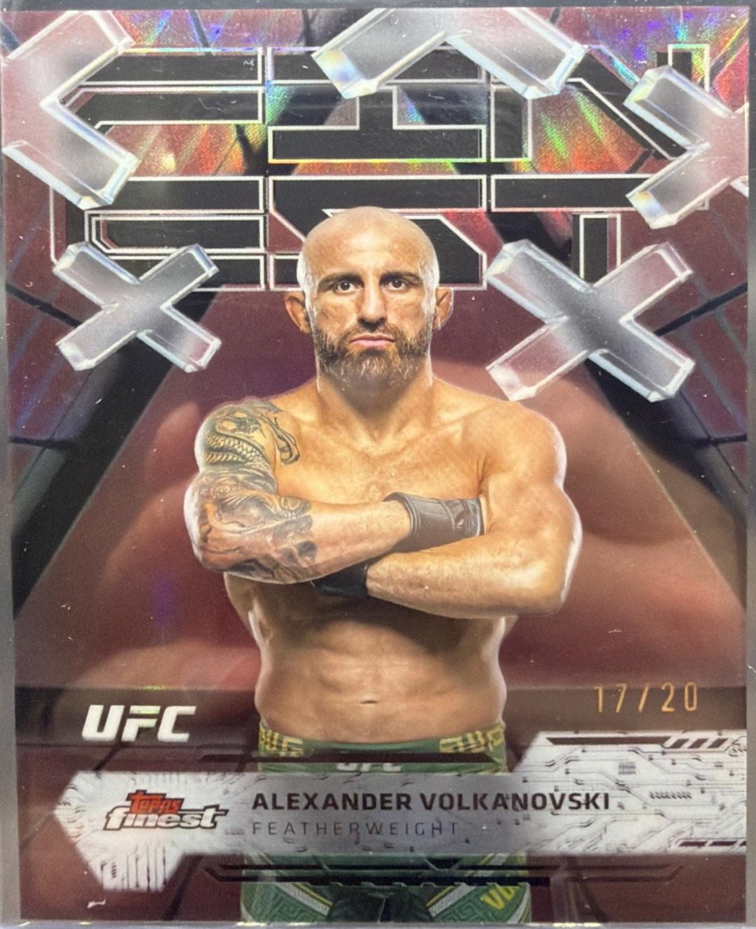 Alexander Volkanovski 2025 Topps Finest UFC Base Common #90 Refractor