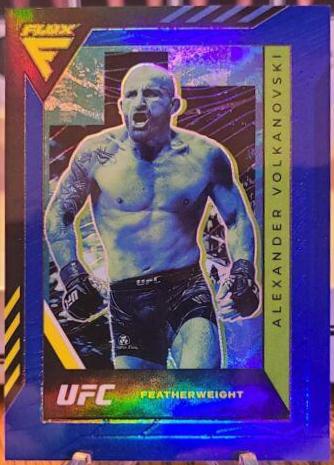 Alexander Volkanovski 2022 Panini Chronicles UFC Base Flux #329 Blue