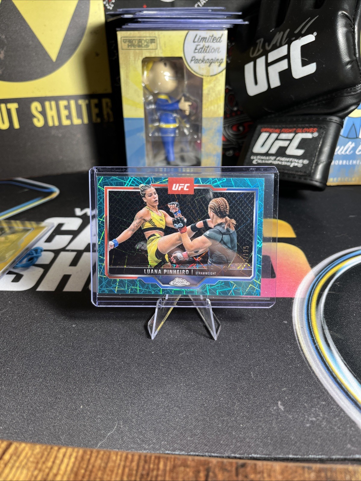 Luana Pinheiro 2025 Topps Chrome UFC Base #178 Teal Lazer Refractor