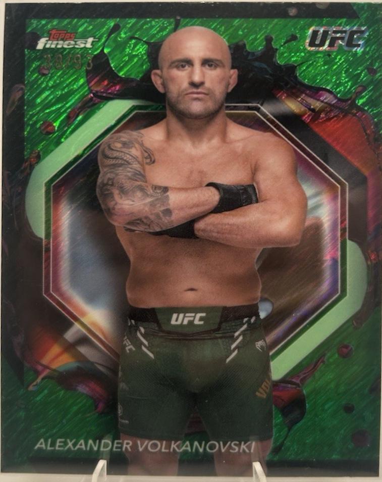 Alexander Volkanovski 2024 Topps Finest UFC Base Rare #281 Green Shimmer Refractor