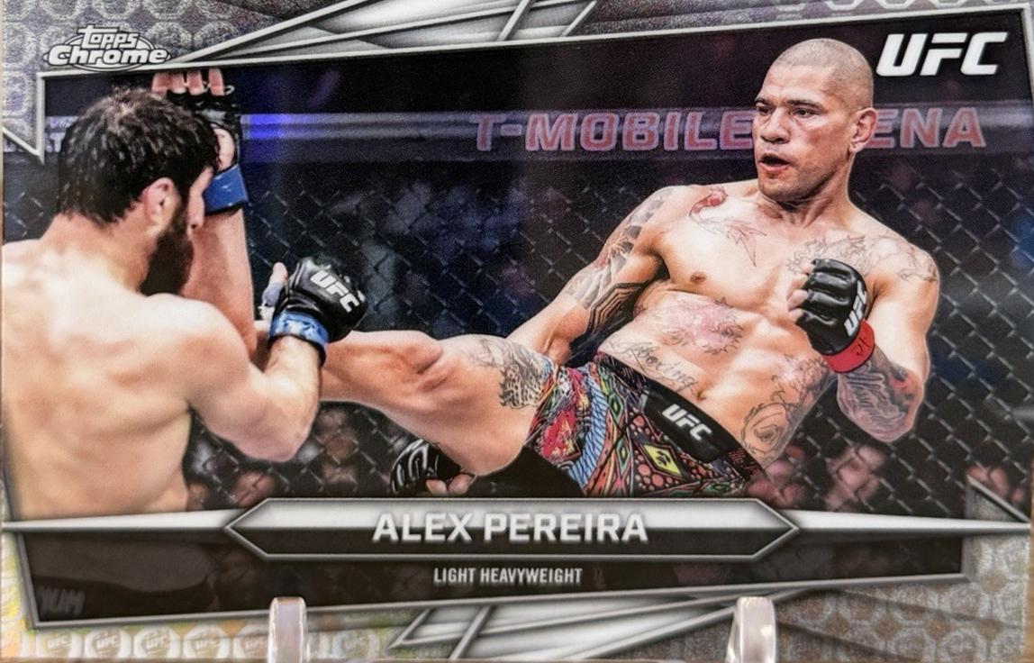 Alex Pereira 2026 Topps Chrome UFC Base #90 UFC Glove Refractor