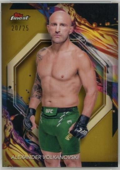Alexander Volkanovski 2024 Topps Finest UFC Base Uncommon #136 Gold Refractor