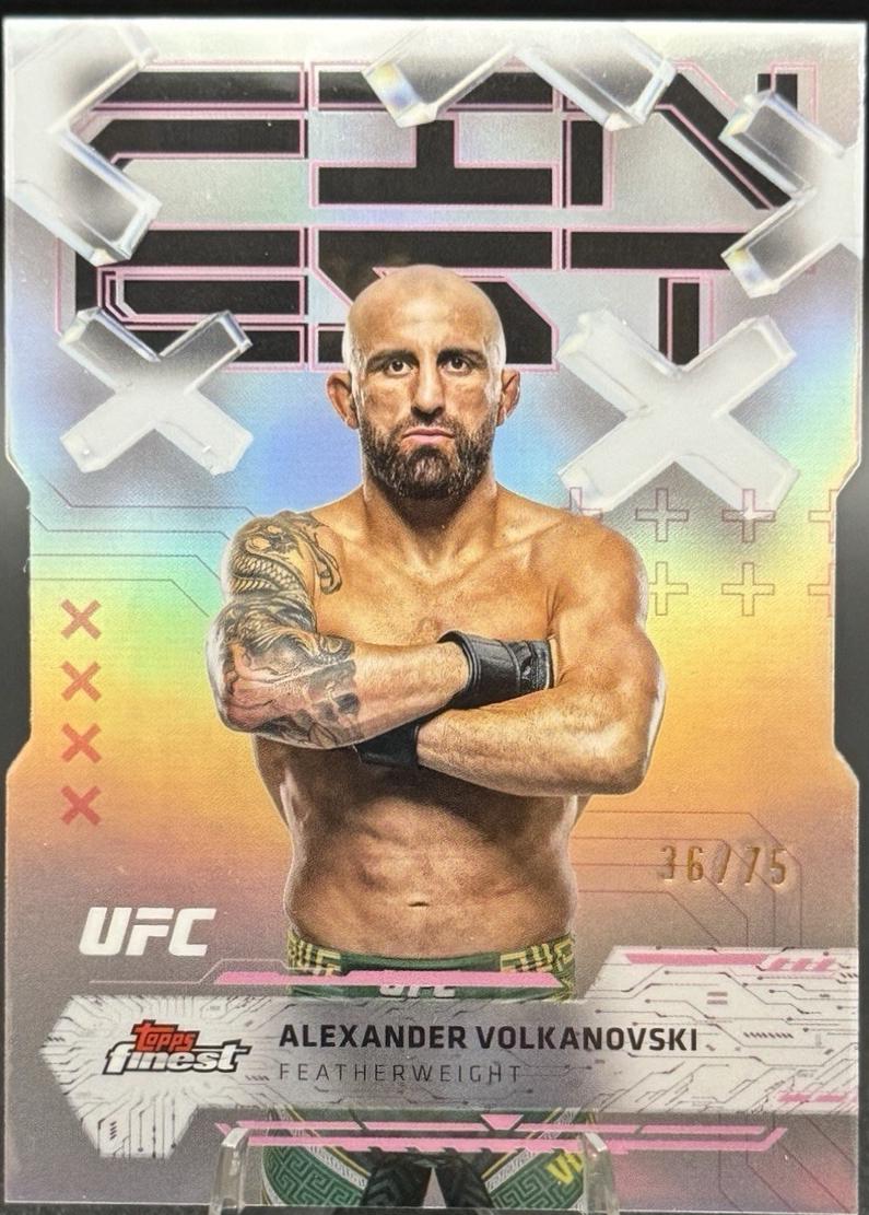 Alexander Volkanovski 2025 Topps Finest UFC Base Common #90 Die-Cut Refractor