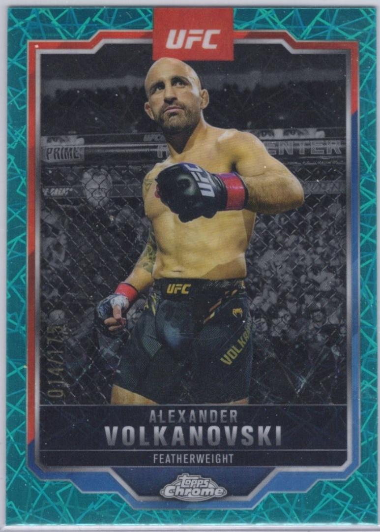 Alexander Volkanovski 2025 Topps Chrome UFC Base #18 Teal Lazer Refractor