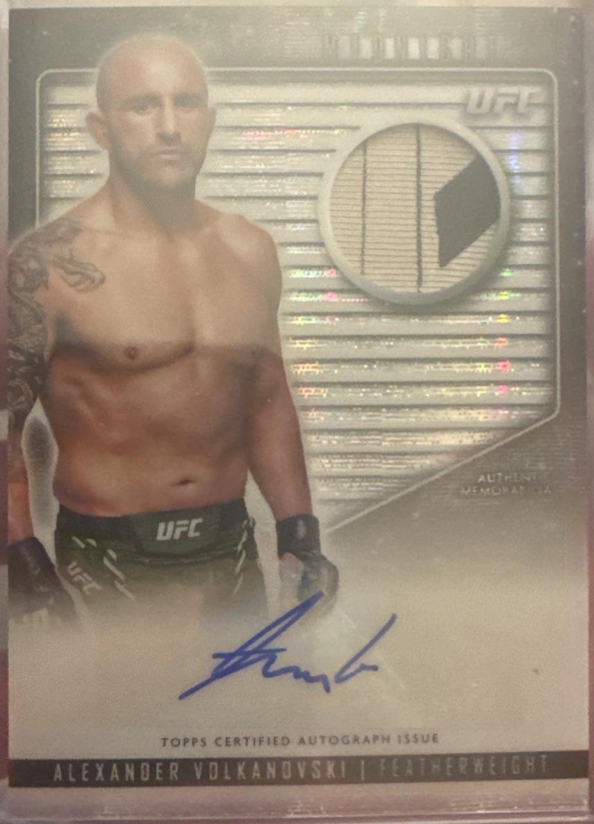 Alexander Volkanovski 2024 Topps Midnight UFC Relic Autographs #RCA-AVO Moon Beam