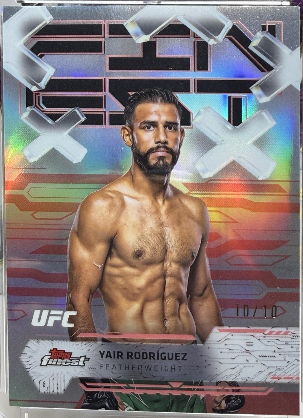 Yair Rodríguez 2025 Topps Finest UFC Base Common #34 Black Refractor