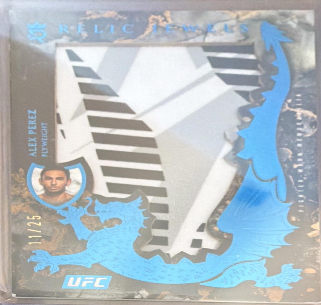 Alex Perez 2025 Topps Royalty UFC Relic Jewels #RJ-AP Blue