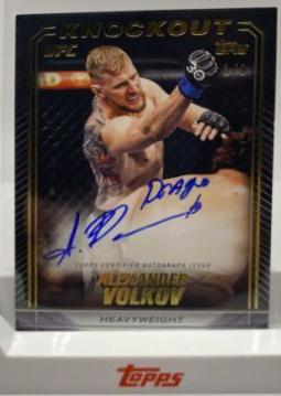 Alexander Volkov 2024 Topps Knockout UFC Knockout Autographs #KNA-AVV Gold