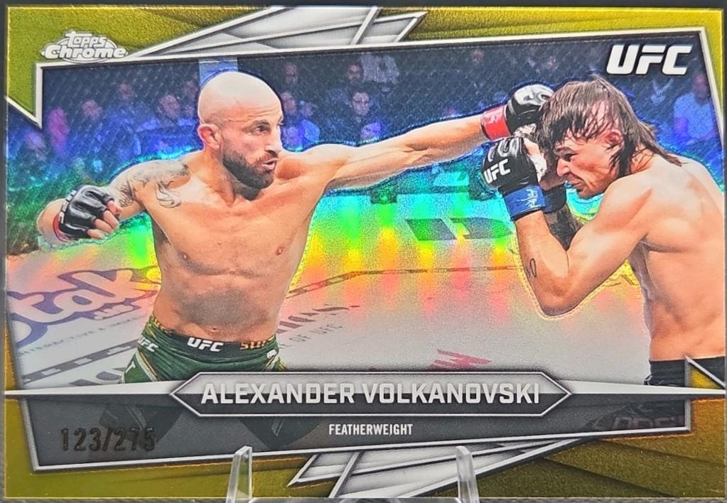 Alexander Volkanovski 2026 Topps Chrome UFC Base #30 Yellow Refractor