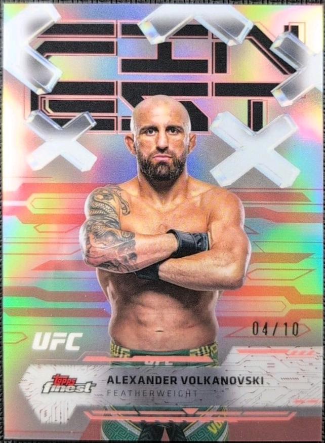 Alexander Volkanovski 2025 Topps Finest UFC Base Common #90 Red Refractor