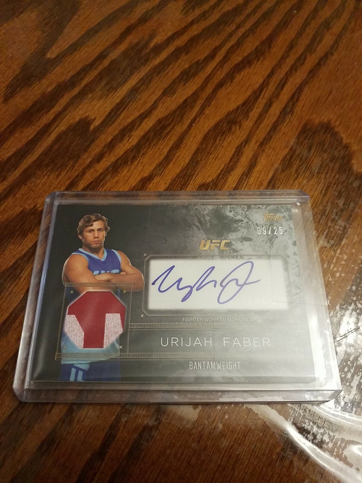 Urijah Faber 2016 Topps UFC Top of the Class Top of the Class Autograph Relic #TCAR-UF Silver
