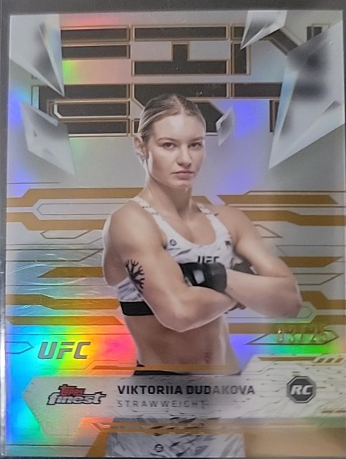 Viktoriia Dudakova 2025 Topps Finest UFC Base Uncommon #145 Gold Refractor