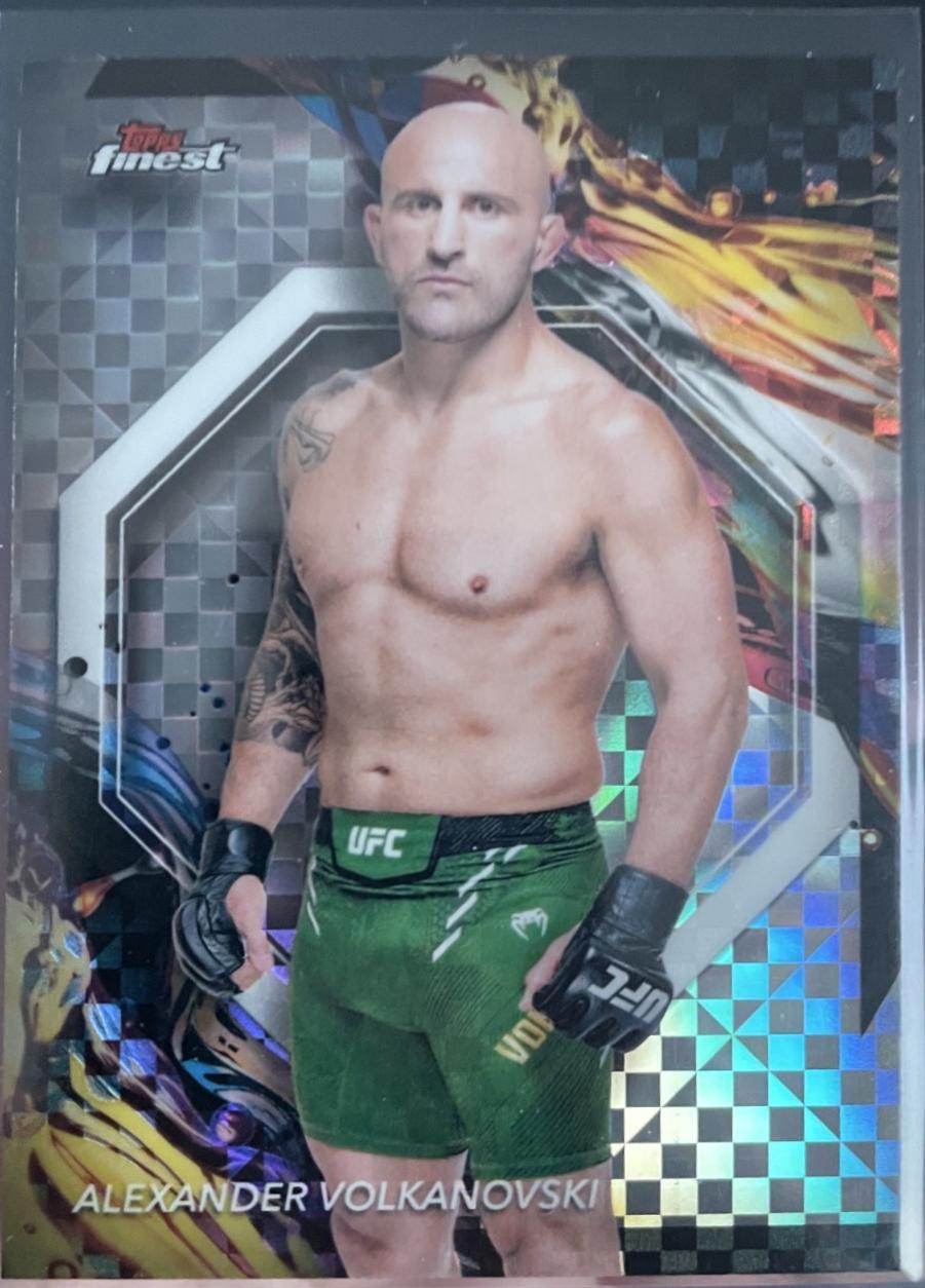 Alexander Volkanovski 2024 Topps Finest UFC Base Uncommon #136 Checkerboard Refractor