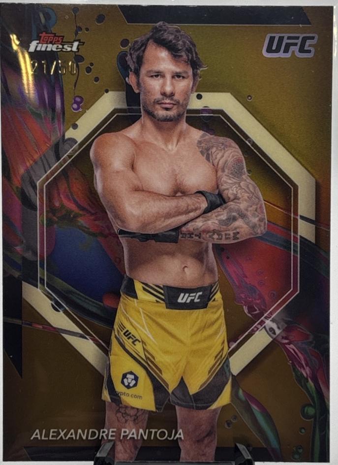 Alexandre Pantoja 2024 Topps Finest UFC Base Common #28 Gold Refractor