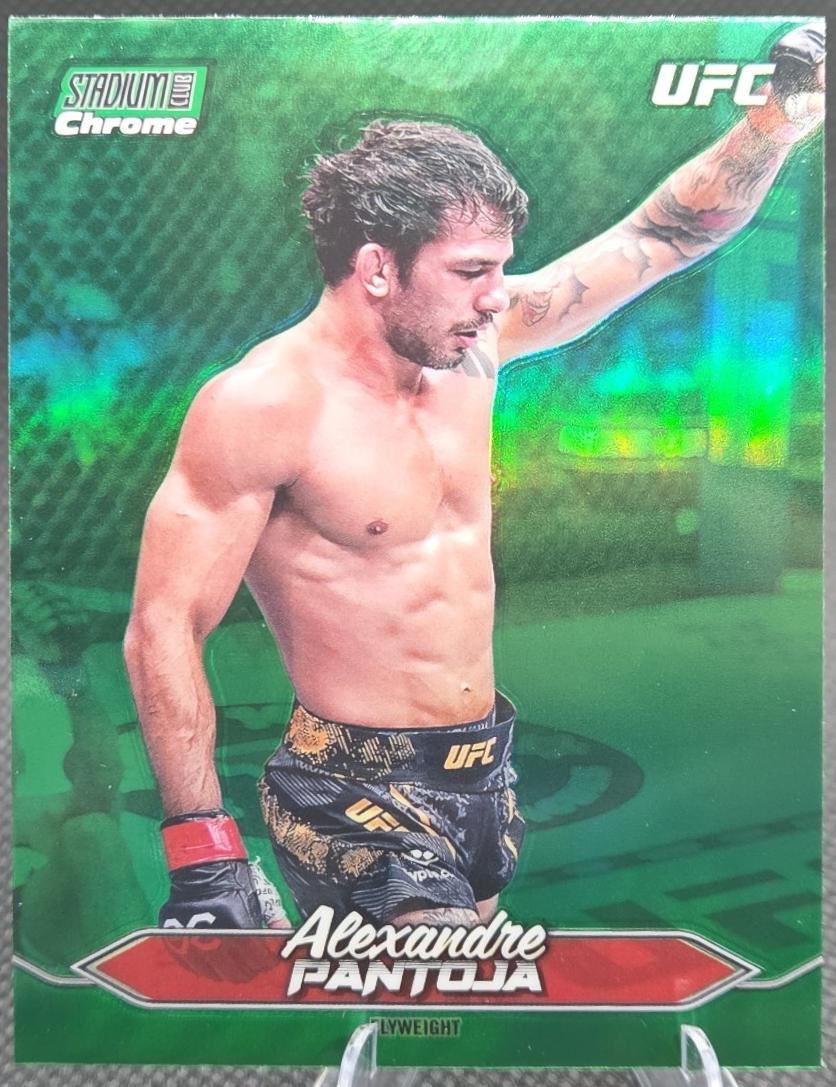 Alexandre Pantoja 2025 Topps Stadium Club UFC Base Chrome #C-27 Green Refractor