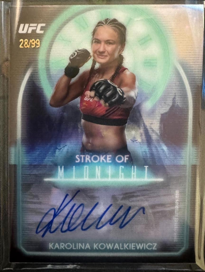 Karolina Kowalkiewicz 2025 Topps Midnight UFC Stroke of Midnight Autographs #SMA-KK Twilight