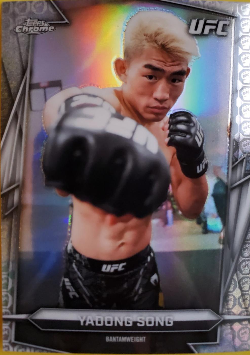 Song Yadong 2026 Topps Chrome UFC Base #45 UFC Glove Refractor