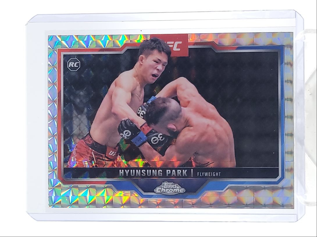 Hyunsung Park 2025 Topps Chrome UFC Base #169 Geometric Refractor