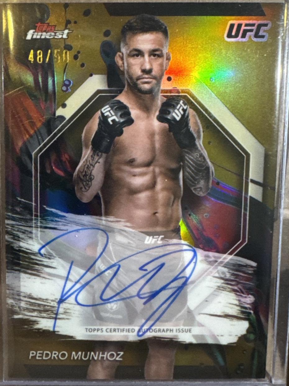 Pedro Munhoz 2024 Topps Finest UFC Finest Autographs #FA-PMZ Gold Refractor