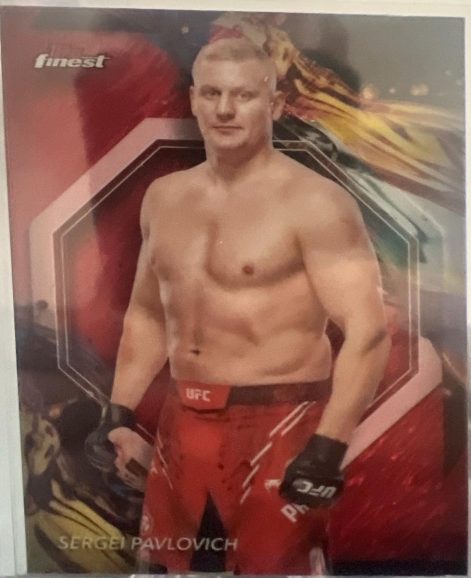 Sergei Pavlovich 2024 Topps Finest UFC Base Common #88 Red Shimmer Refractor