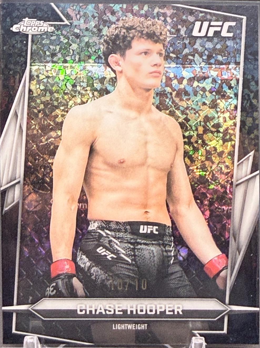 Chase Hooper 2026 Topps Chrome UFC Base #35 Black Mini Diamonds Refractor
