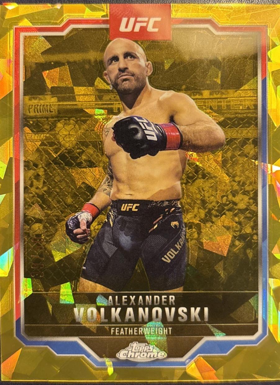 Alexander Volkanovski 2025 Topps Chrome Sapphire UFC Base Sapphire #18 Gold Sapphire