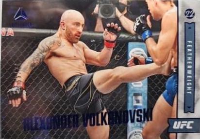 Alexander Volkanovski 2022 Panini Chronicles UFC Base Luminance #156 Blue