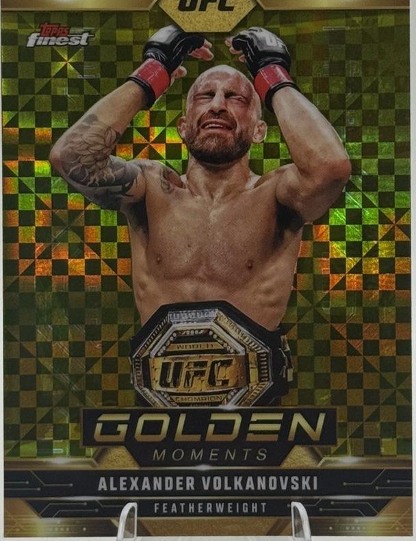 Alexander Volkanovski 2025 Topps Finest UFC Golden Moments #GM-19 Checkerboard Refractor