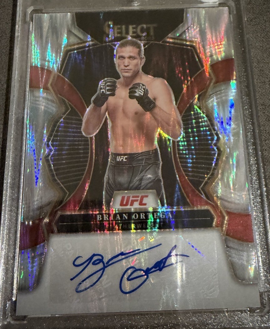 Brian Ortega 2023 Panini Select UFC Signatures #3 Flash