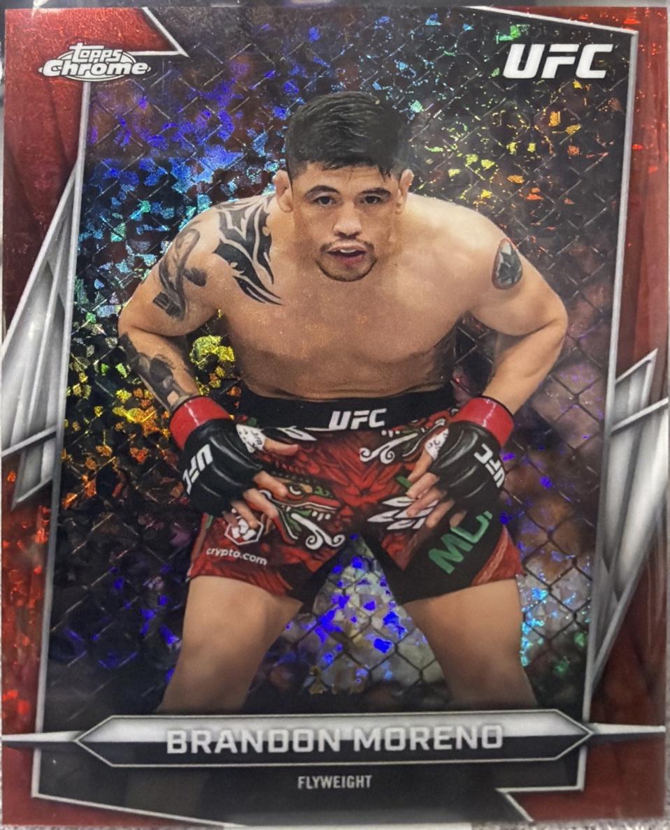 Brandon Moreno 2026 Topps Chrome UFC Base #162 Red Mini Diamonds Refractor