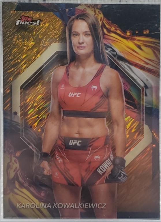 Karolina Kowalkiewicz 2024 Topps Finest UFC Base Uncommon #150 Gold Shimmer Refractor